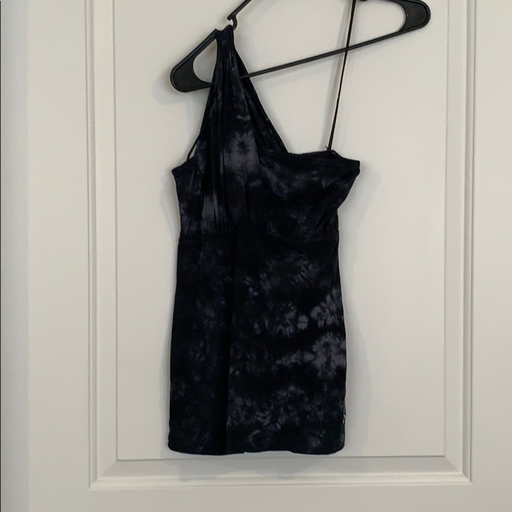 One side arm shirt